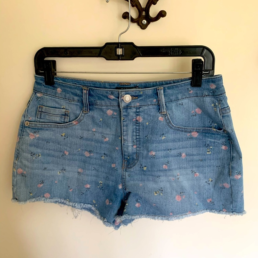 Cute floral shorts